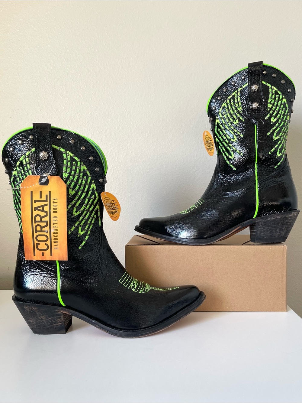NWT Corral Studded Western Boots - Fluorescent & Embroidered - Size 9M